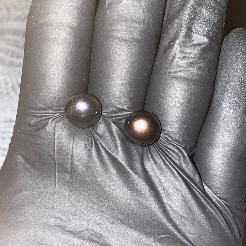14K solid black freshwater pearl earrings - Picture 3 of 3